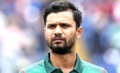 মাঠে নেমেই চমক দেখালেন মাশরাফী