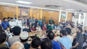 ঢাকা মেডিকেলে চিকিৎসকদের সঙ্গে বসেছেন বৈষম্যবিরোধী ছাত্র আন্দোলনের সমন্বয়করা