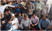 শিক্ষা উপদেষ্টার আশ্বাসের পরও অনুরোধে সাড়া না দিয়ে কুয়েট শিক্ষার্থীদের অনশন অব্যাহত