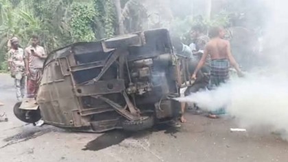 খুলনায় মাহিন্দ্রা-লরি সংঘর্ষে নিহত ৩
