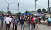 সাভারে বকেয়া বেতনের দাবিতে সড়ক অবরোধ করে বিক্ষোভ