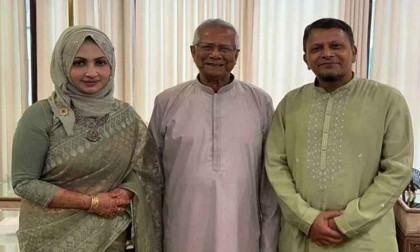 প্রধান উপদেষ্টার সঙ্গে সস্ত্রীক নৌবাহিনী প্রধানের সাক্ষাৎ