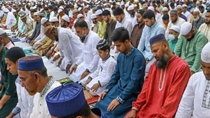 জাতীয় ঈদগাহে ঈদুল আজহার প্রধান জামাত শেষে মোনাজাতে দেশ ও জাতির কল্যাণের জন্য দোয়া