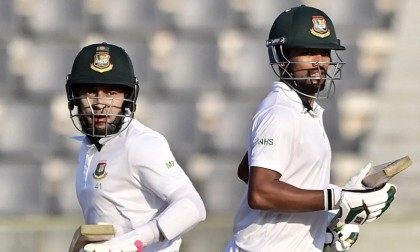 ধাক্কা কাটিয়ে ম্যাচের নিয়ন্ত্রণ নিচ্ছেন শান্ত-মুশফিক