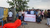 রাজশাহীতে পদ্মার বাঁধ থেকে অবৈধ স্থাপনা উচ্ছেদ