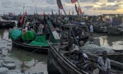 রামগতি-কমলনগর উপকূলে প্রচণ্ড ঝোড়ো বাতাস-বৃষ্টি, উত্তাল মেঘনা