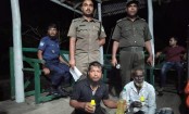 সুন্দরবনে মাছ ধরতে যাওয়ার পথে ৯ বোতল বিষসহ আটক ২