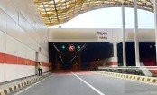 কর্ণফুলী টানেলে উল্টে গেল যাত্রীবাহী বাস