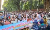 সচিবালয় অভিমুখে এমপিওভুক্ত শিক্ষকরা পদযাত্রা আটকে দিয়েছে পুলিশ