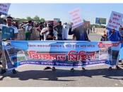 ৬ লেন করার দাবিতে চট্টগ্রাম-কক্সবাজার মহাসড়ক ‘ব্লকেড’, যানচলাচল বন্ধ