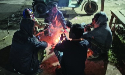 কটিয়াদীতে হিমেল হাওয়ায় জেঁকে বসছে শীত, জনজীবনে দুর্ভোগ