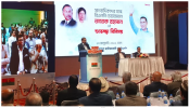 গণমাধ্যমের সাংবাদিকদের সঙ্গে শুভেচ্ছা বিনিময় করছেন তারেক রহমান