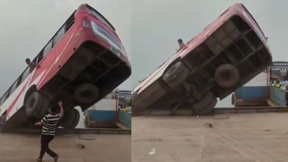 পন্টুন থেকে পদ্মায় তলিয়ে গেছে বাস, ২ জনের লাশ উদ্ধার