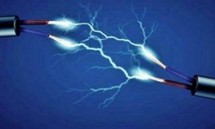 জামালপুরে বিদ্যুৎস্পৃষ্টে প্রাণ গেল গৃহবধূর, স্বামী আহত