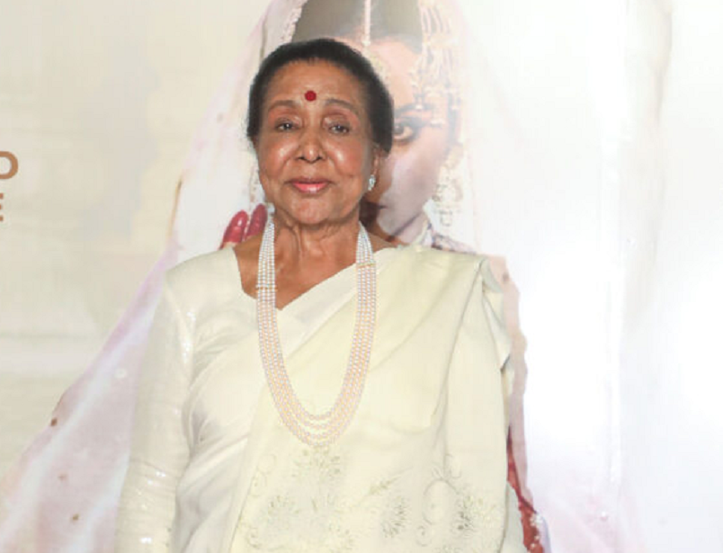 নিজের বায়োপিকের জন্য দুই অভিনেত্রীর নাম বলেছিলেন আশা ভোঁসলে