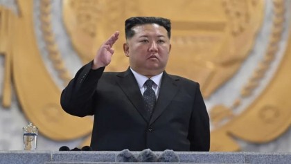 বন্দি এড়াতে আত্মহত্যা করা সৈন্যদের ‘বীর’ আখ্যা দিলেন কিম