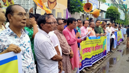 মন্দির ভাঙার হুমকির প্রতিবাদে ময়মনসিংহে বিক্ষোভ ও মানববন্ধন