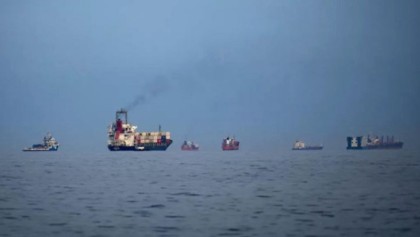 যুক্তরাষ্ট্র ও ইরানের মধ্যে চুক্তির পর আবারও হরমুজ প্রণালিতে তেল ট্যাংকারে ক্ষেপণাস্ত্র হামলা