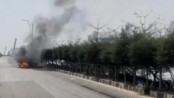 সাভারে চলন্ত মাইক্রোবাসে আগুন, অল্পের জন্য রক্ষা পেলেন আরোহীরা