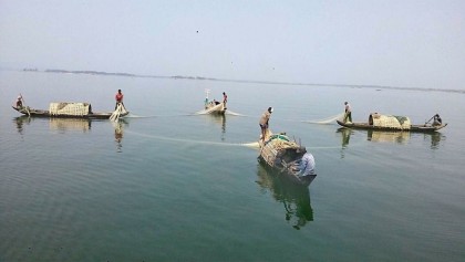 কাপ্তাই হ্রদে মাছ শিকারের নিষেধাজ্ঞা প্রত্যাহার, স্বস্তিতে জেলেরা