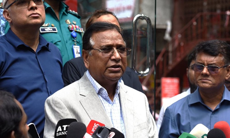 শাহবাগে আধুনিক স্বয়ংক্রিয় ট্রাফিক সিগন্যাল চালু