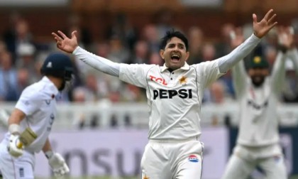 বৃষ্টিবিঘ্নিত লর্ডসে শুরুতেই ৩ উইকেট হারিয়ে চাপে ইংল্যান্ড
